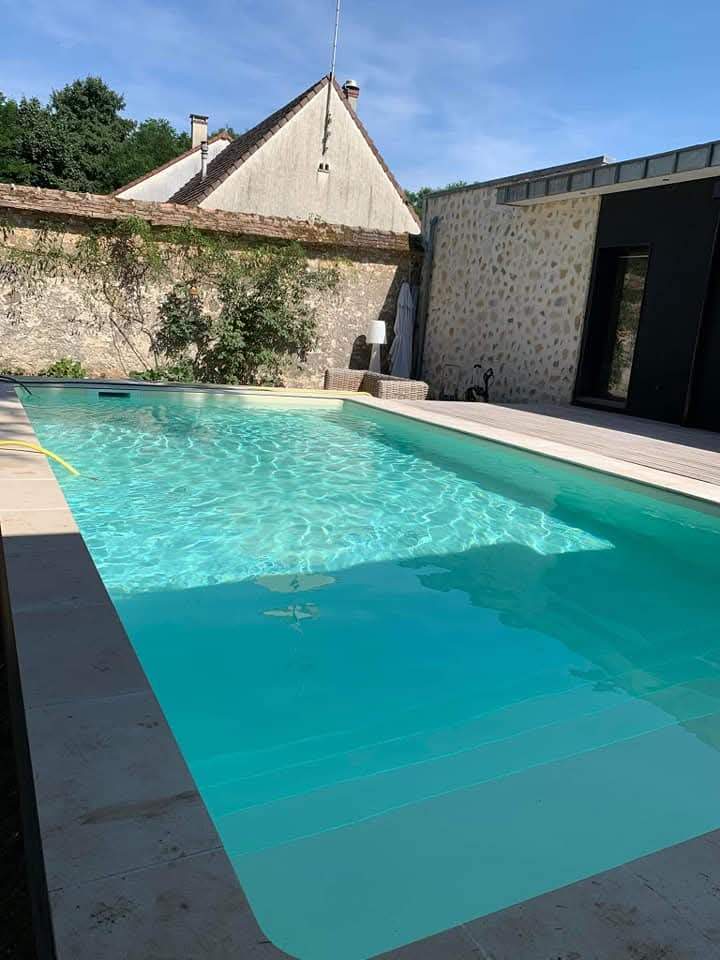 Nous construisons des piscines sur mesure parfaitement équipées, fiables, économiques et modernes